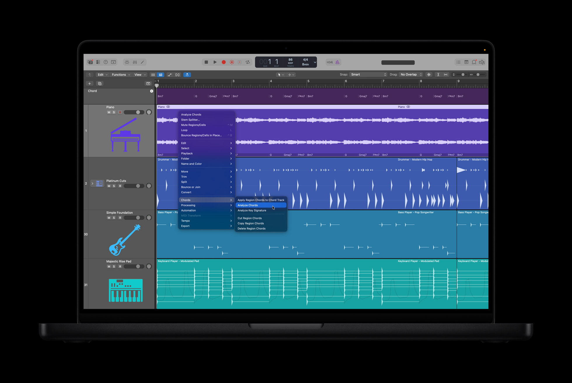 Logic Pro viser akkordsporet og menuen Analyze Chords over spor med klaver, trommer, bas og keyboard.